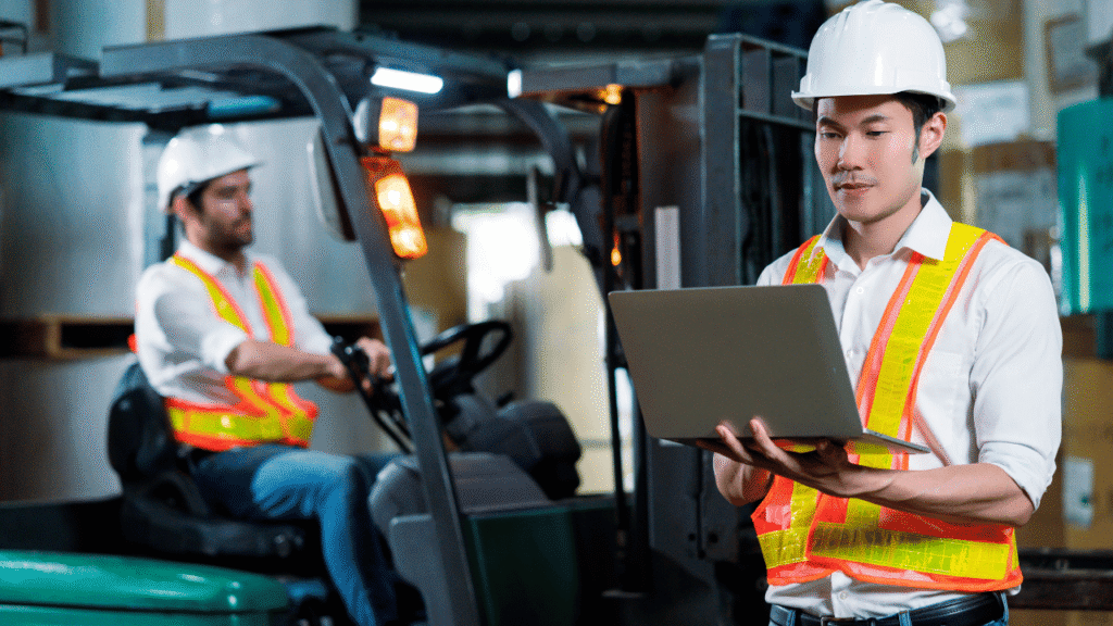 Warehouse safety coaching showing a continuous learning culture in trucking and logistics.